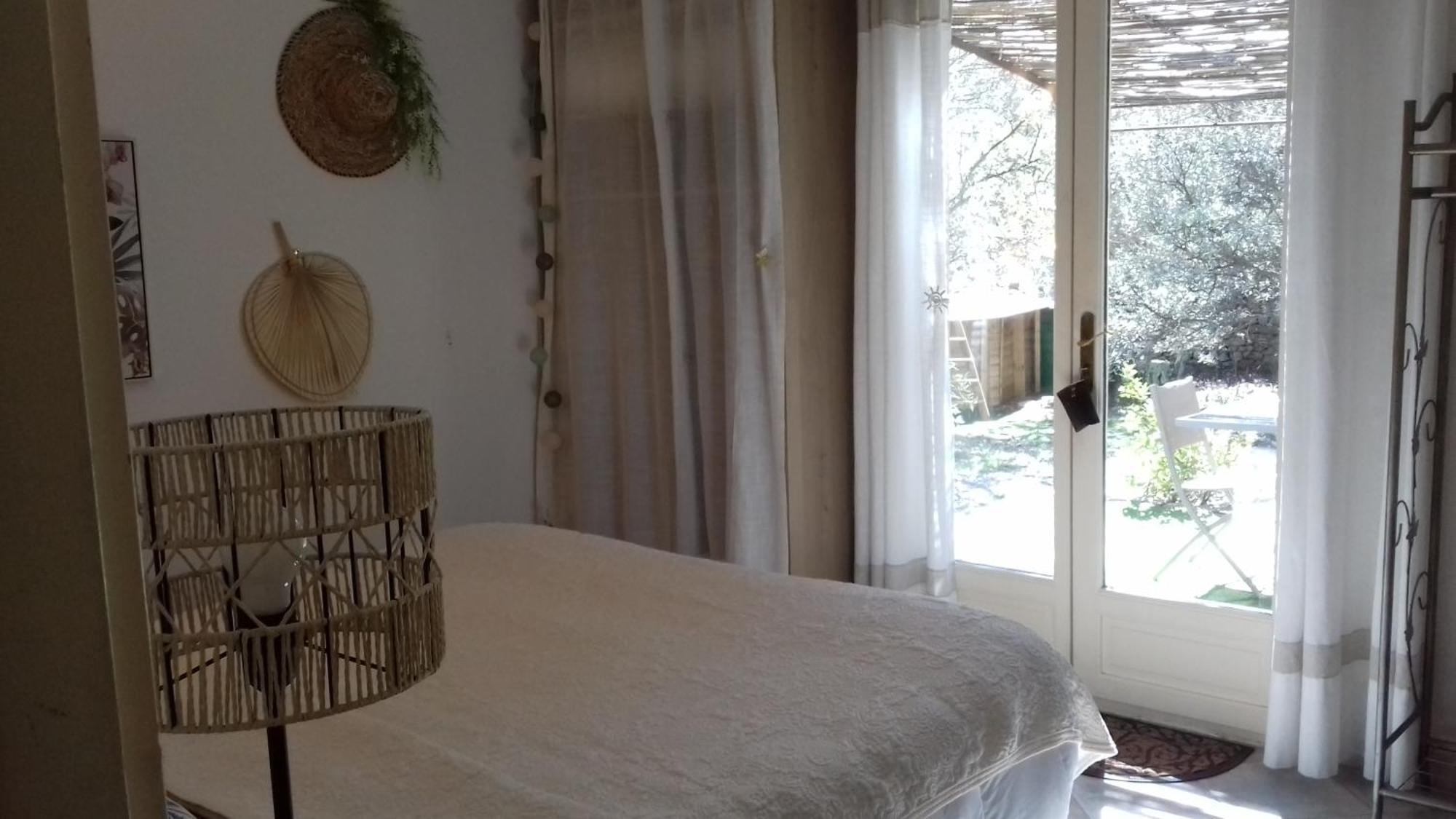 Bed and Breakfast Les Chardons Bleus Lorgues Esterno foto